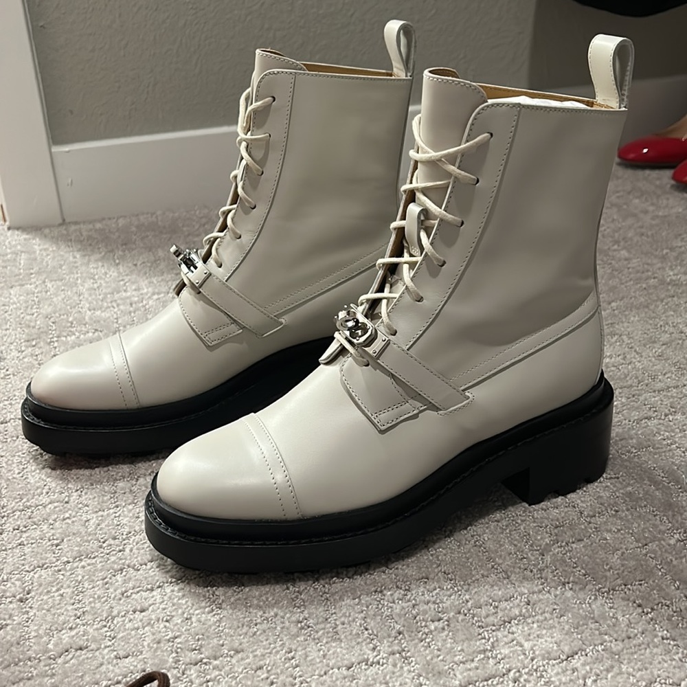 Hermes Funk Lace-up Boots 🔥
Discontinued *** - Picture 3 of 8